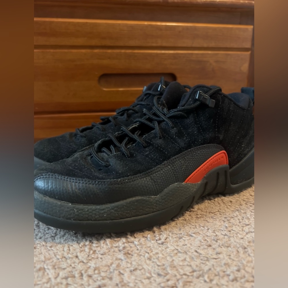 Jordan 12 low Max Orange (GS) size 6y. Size 7.5 in women